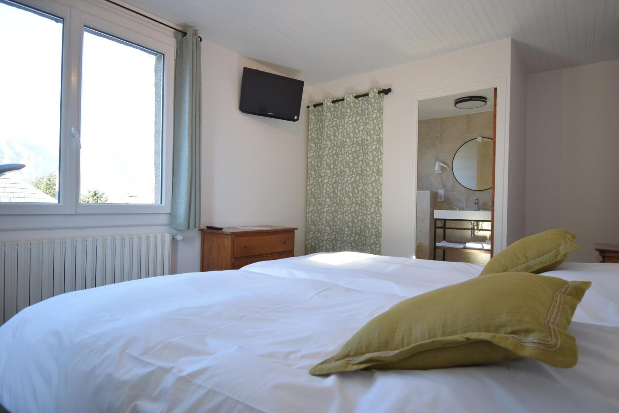 Hotel Les Chenets Saint-Julien-en-Champsaur Exterior foto
